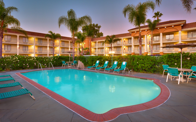 Cortona Inn & Suites Anaheim Resort