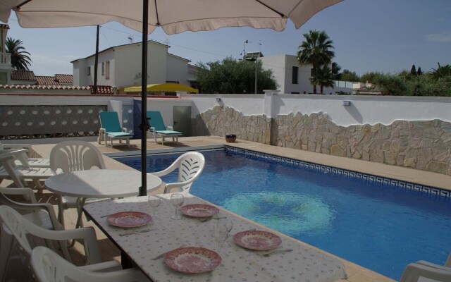 370-casa Grande con Piscina Privada y Jardín