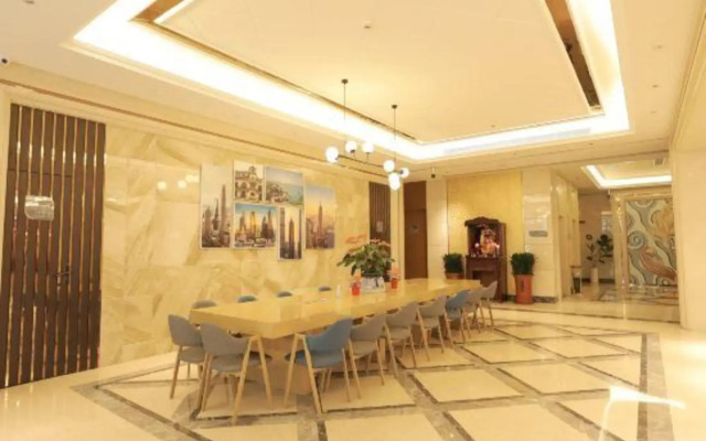 Huandu Around Capital Hotel