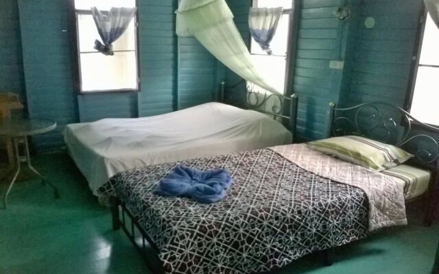 New Phiman Riverview Guesthouse - Hostel