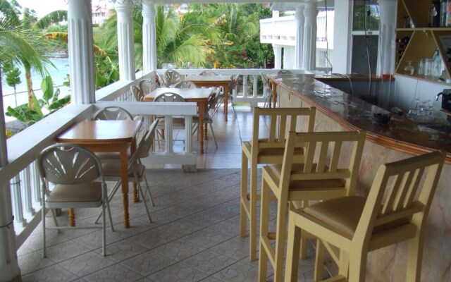 Grand Anse Beach Palace