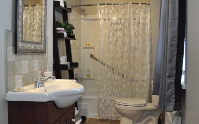 Moncton Suites - 267 Universite Ave