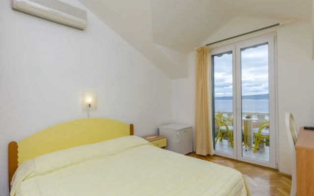 Apartment and Rooms Mate