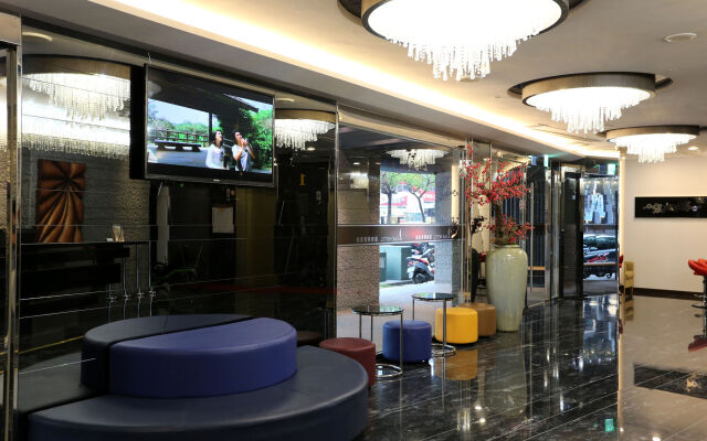 Chiayi Look Hotel