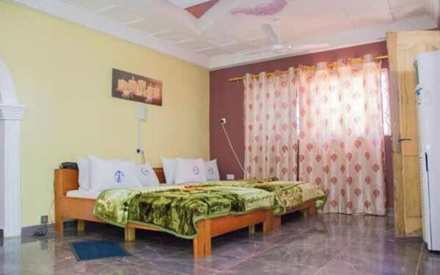 Glamossay Hotel
