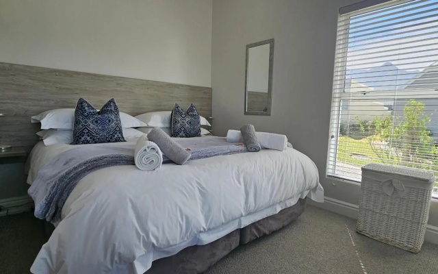 21 Manor Kingswood