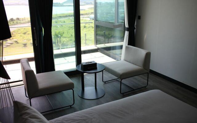 Hotel & Pool Villa Attirance