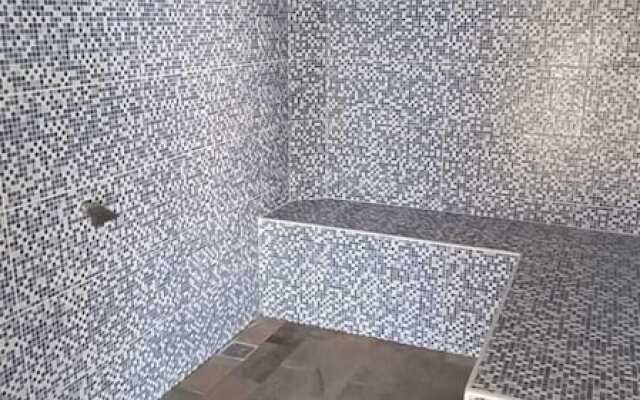 Los Robles Apart Hotel