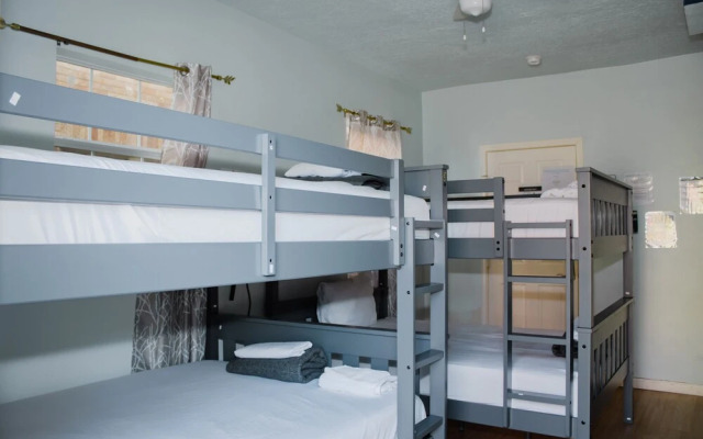 Wanderstay Houston Hostel