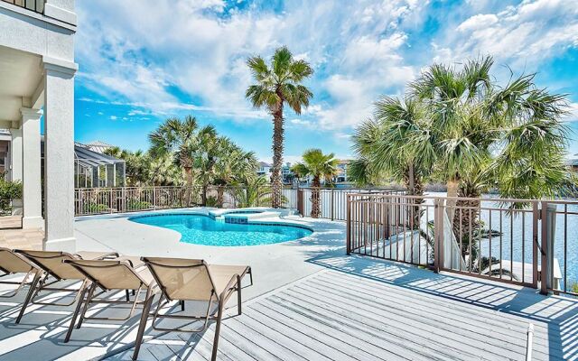 Casa Esmeralda by RedAwning