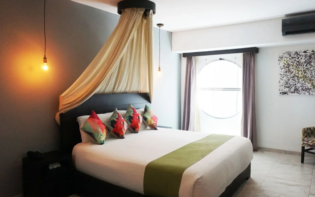 Soho Playa Hotel