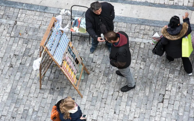 CentraL44 LoL BuDgEt RooM @Ermou Street