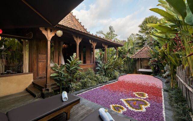 Kawan Antique Ubud Villa