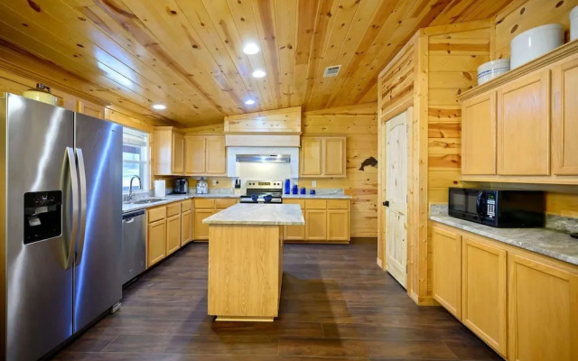 Outlaw Rose Cabin for 8!