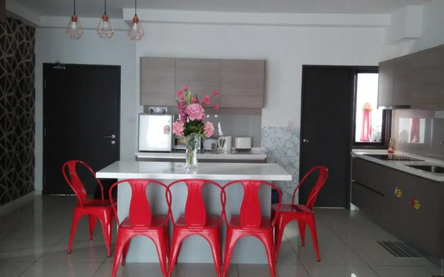 Luxury Homestay at Emira Residence
