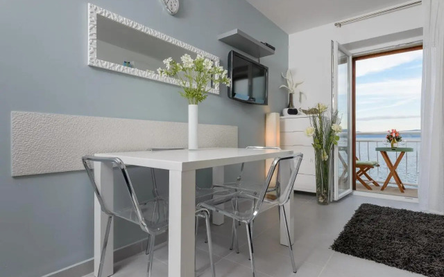 Top Location! Beach & Center Apt 4