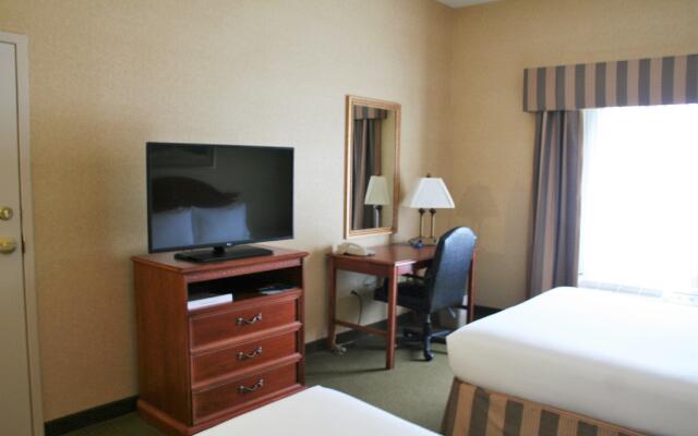 Holiday Inn Express Hotel & Suites Drums by IHG