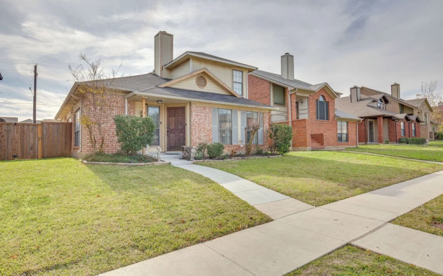 Pet-friendly Carrollton Home w/ Fenced Backyard!
