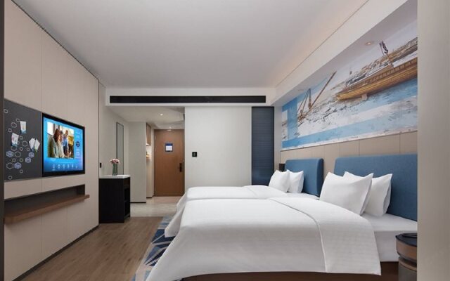 Hampton by Hilton Qionghai Railway Station