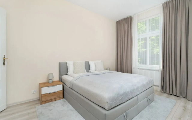 Large Family Poznan Apartment by Renters