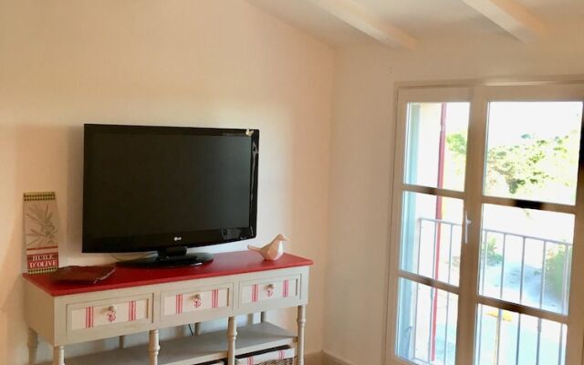 Apartment With one Bedroom in Maussane-les-alpilles, With Pool Access,