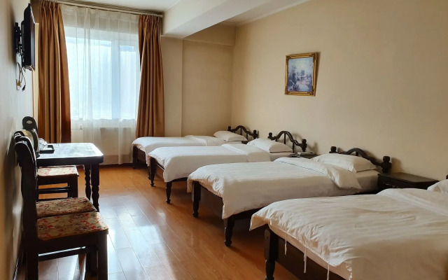 Land Hotel