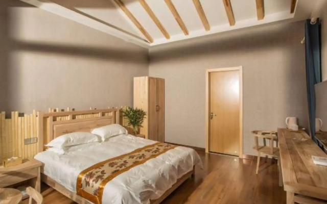 Mo Ni Tang Jia Hot Spring Inn