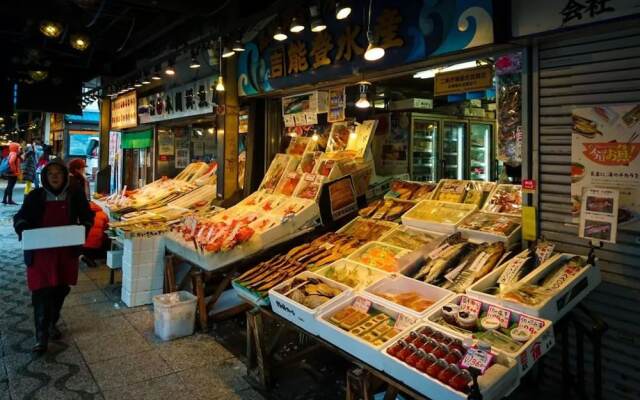 Nikoh Capsule Hotel Refre - Hostel - Caters to Men