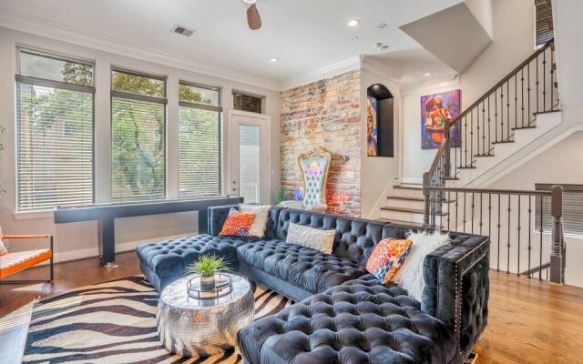 Posh Dtwn Midtown Home w Stunning Roof-topterrace