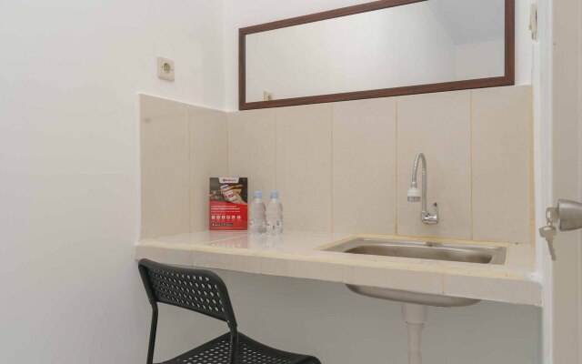 RedDoorz Syariah near Exit Toll Jatiwarna 2