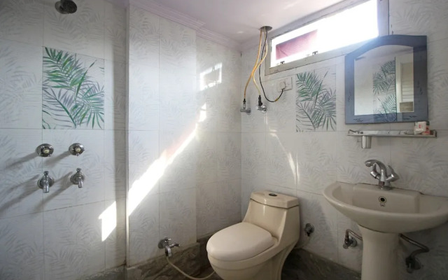 OYO 7147 Hotel Madhur Regency