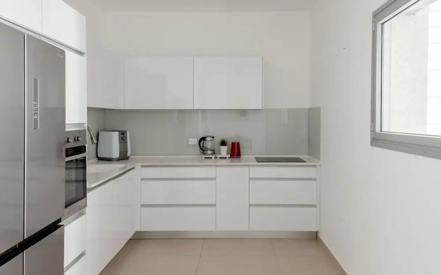 O-O Group -Luxury 3BR APT See View Tower