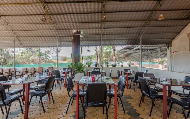 OYO 7647 Hotel Lions Den