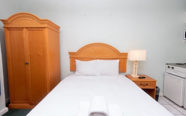 656 Studio Apartment Hollywood Beach