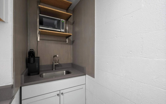 Chic City Retreat 97 Sleeps 2!