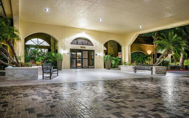 Crowne Plaza Suites Houston Southwest