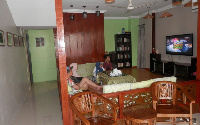 Travellers Planet Hotel & Guest House