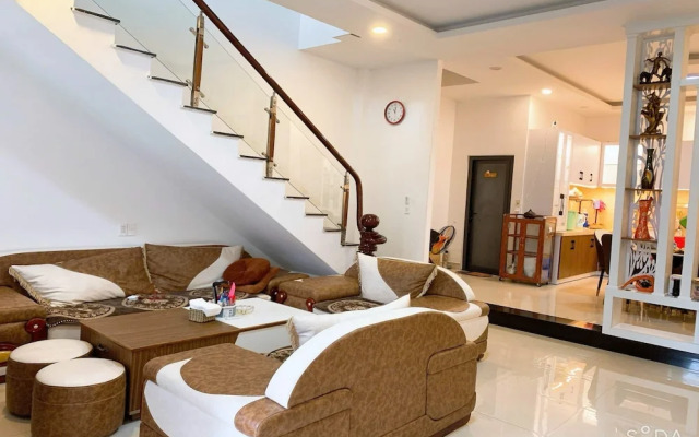 OYO 1248 Quyen House
