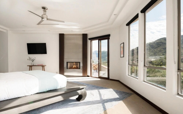 Apollo in Paradise Valley