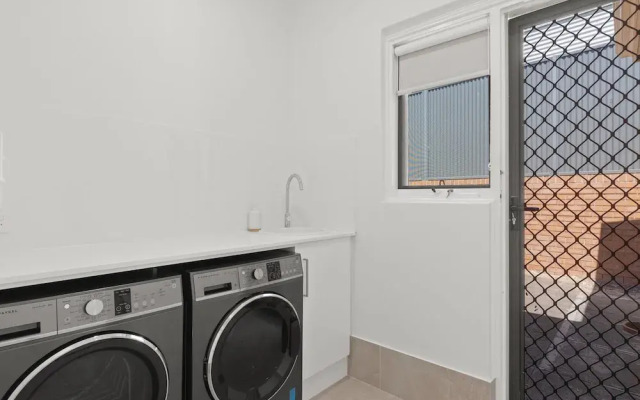 Quiet 2-bed Retreat With Private Courtyard