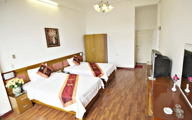 Hanoi Little Center Hotel
