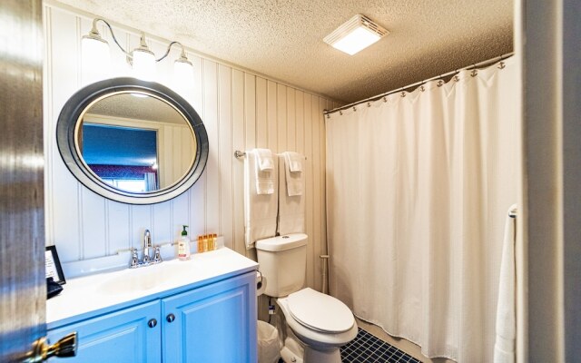 Buoyant Place Hang Out 2 Private Studio Homes!