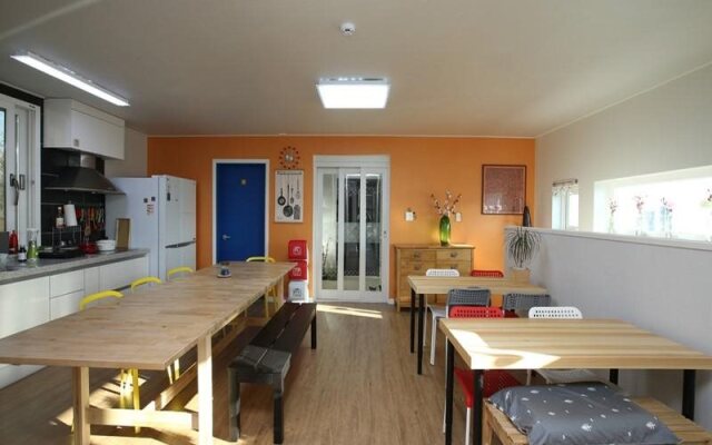 Hul Hul Guesthouse - Hostel