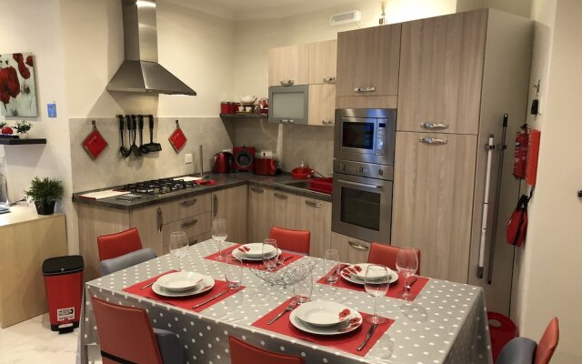 "1. Sea View Luxury 2 Bed Penthouse Close to Beach!"