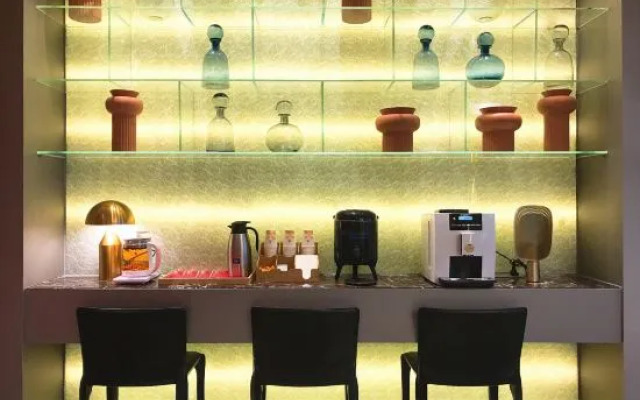 Weiting Hotel (Shanghai Bund Nanjing East Road Pedestrian Street)