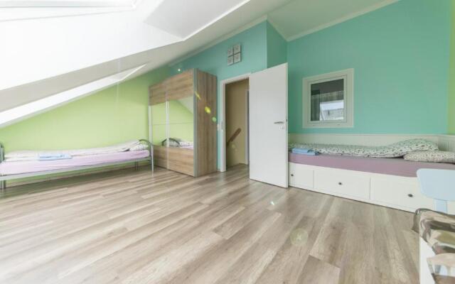 ID 6987 - Private Rooms