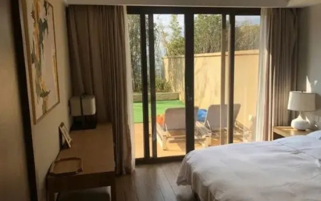 Fuxian Lake Winter and Summer Villa