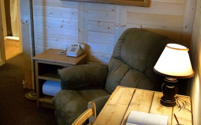 The Cedaredge Lodge