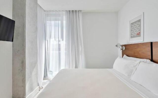 Boutique Hotel Suite 1215 West Avenue