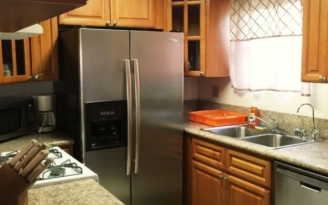 Fully Furnished Apartment in Glendale